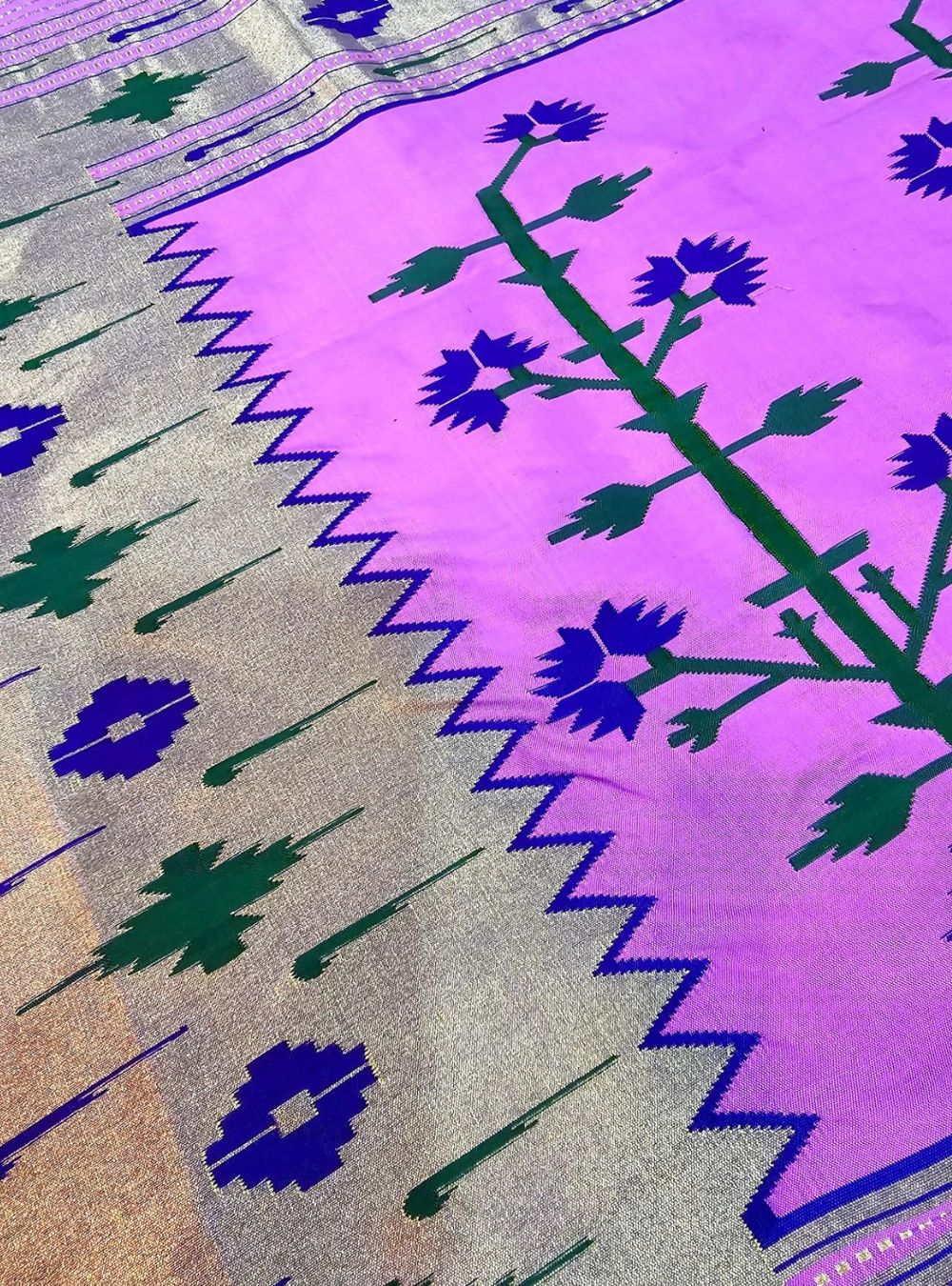 Lavender Asawali Charm: Framed with Baro Punja Grace
