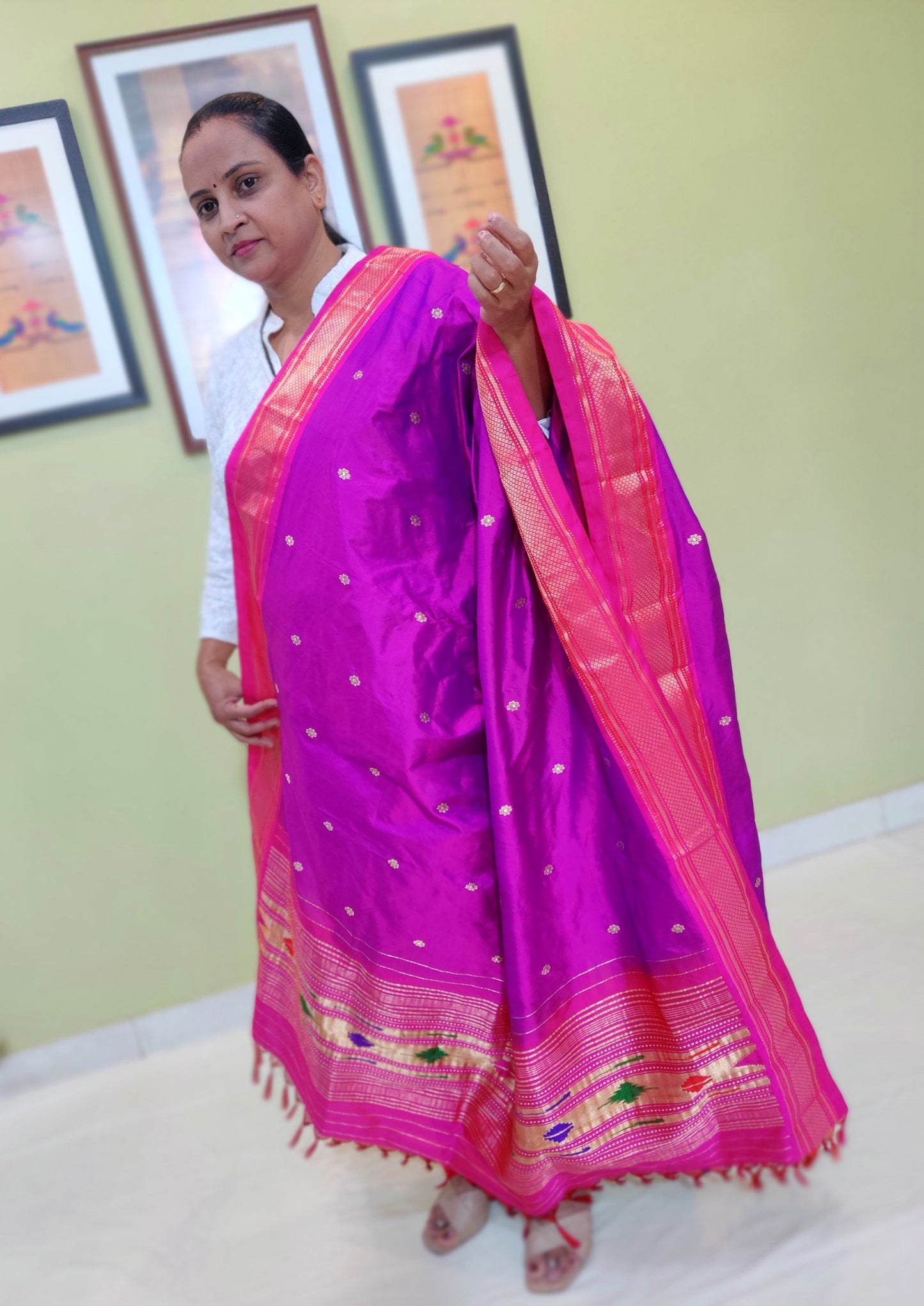 Gulabi Elegance: The Handwoven Paithani Dupatta