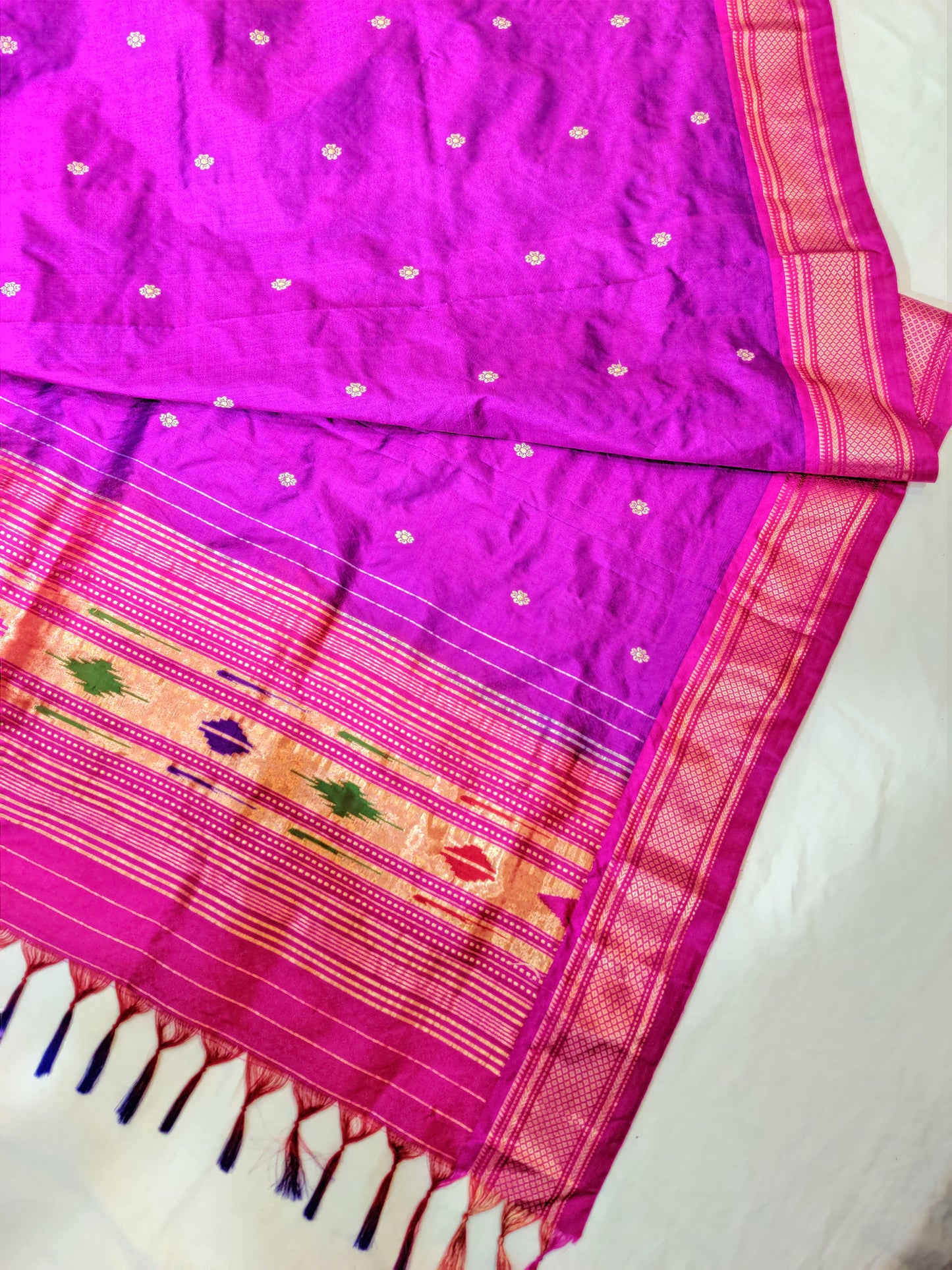 Gulabi Elegance: The Handwoven Paithani Dupatta