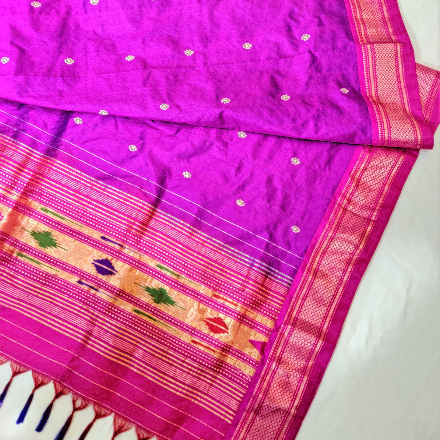 Gulabi Elegance: The Handwoven Paithani Dupatta