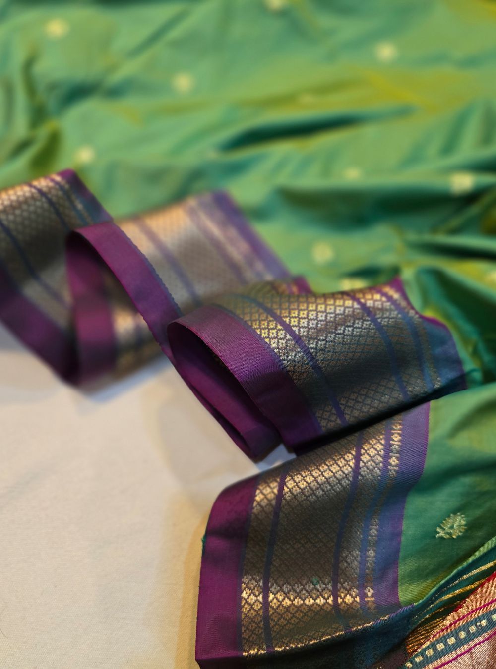 Green Mor Popat Elegance: Traditional Manchali Paithani