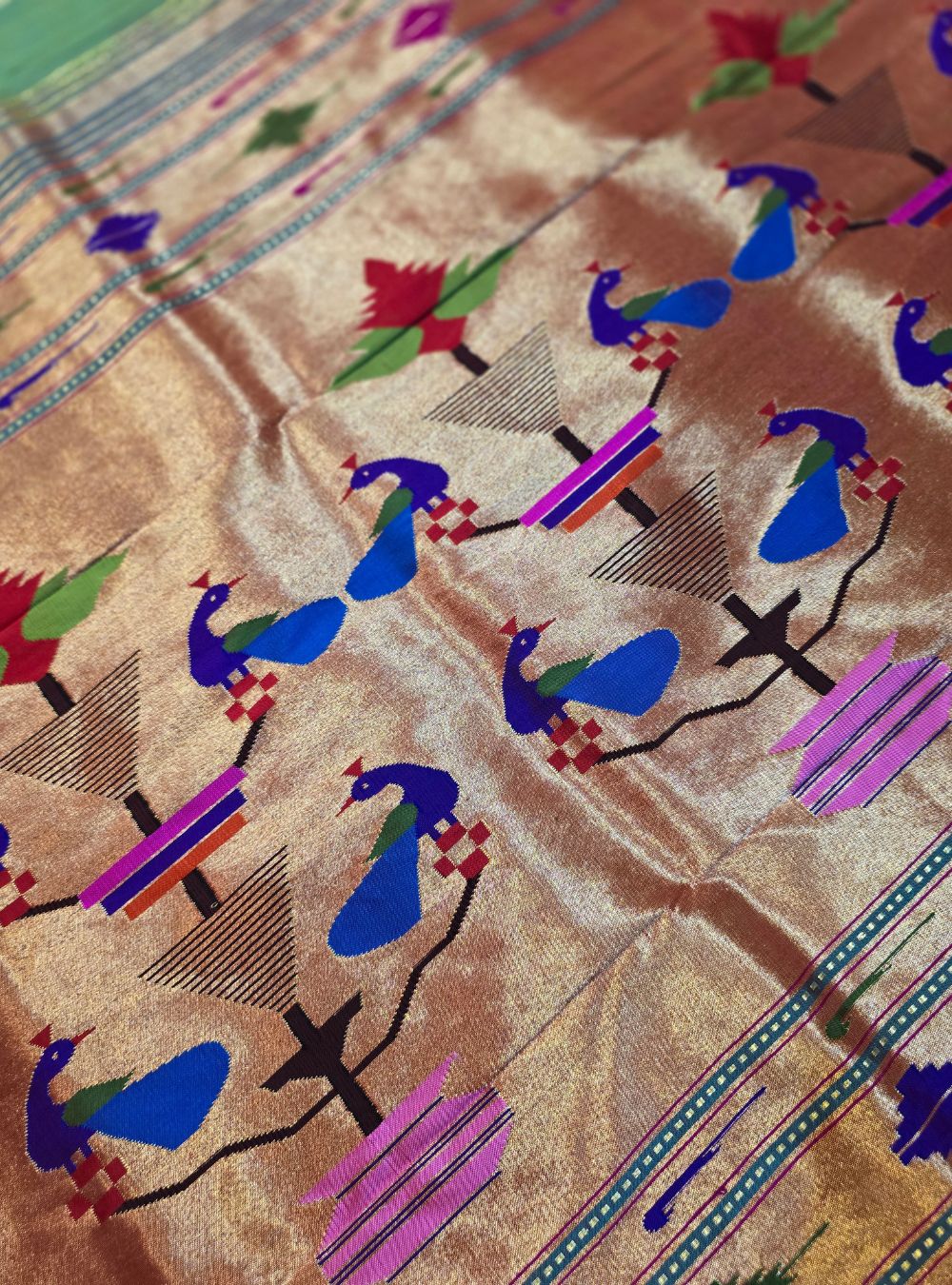 Green Mor Popat Elegance: Traditional Manchali Paithani