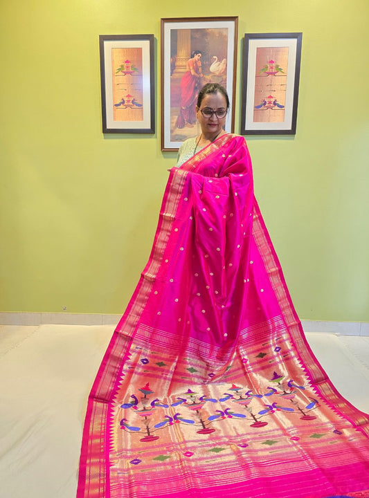 Pink Mor Popat Elegance: Traditional Manchali Paithani