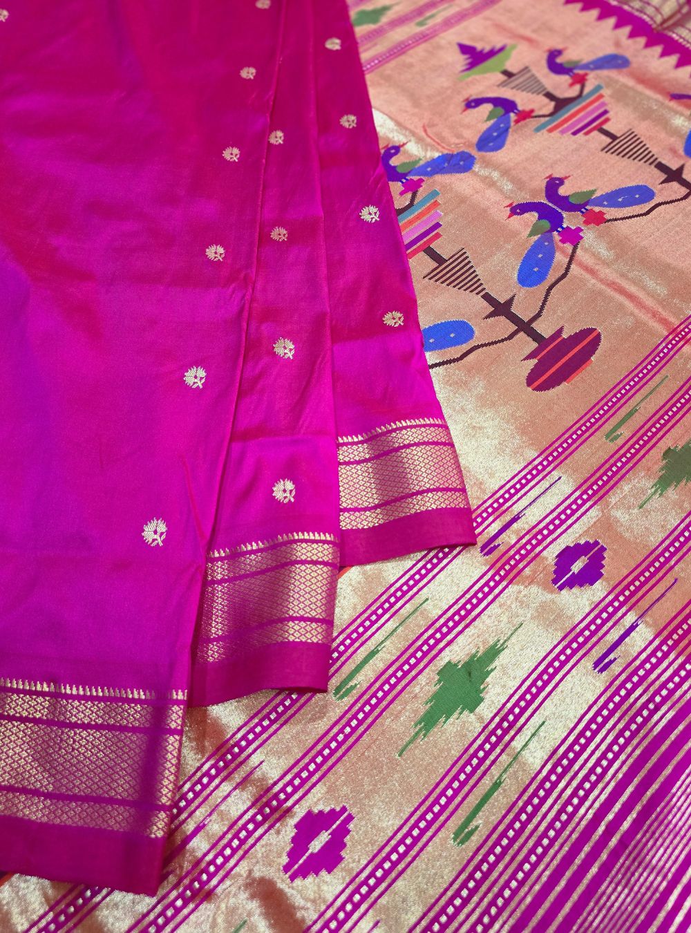 Pink Mor Popat Elegance: Traditional Manchali Paithani