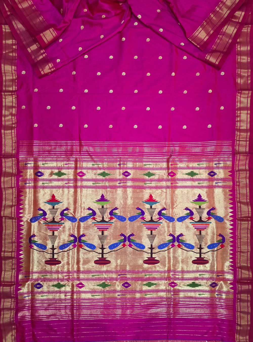 Pink Mor Popat Elegance: Traditional Manchali Paithani