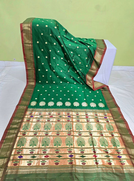 Deep Green Tissue Elegance: The Chatai Border Paithani