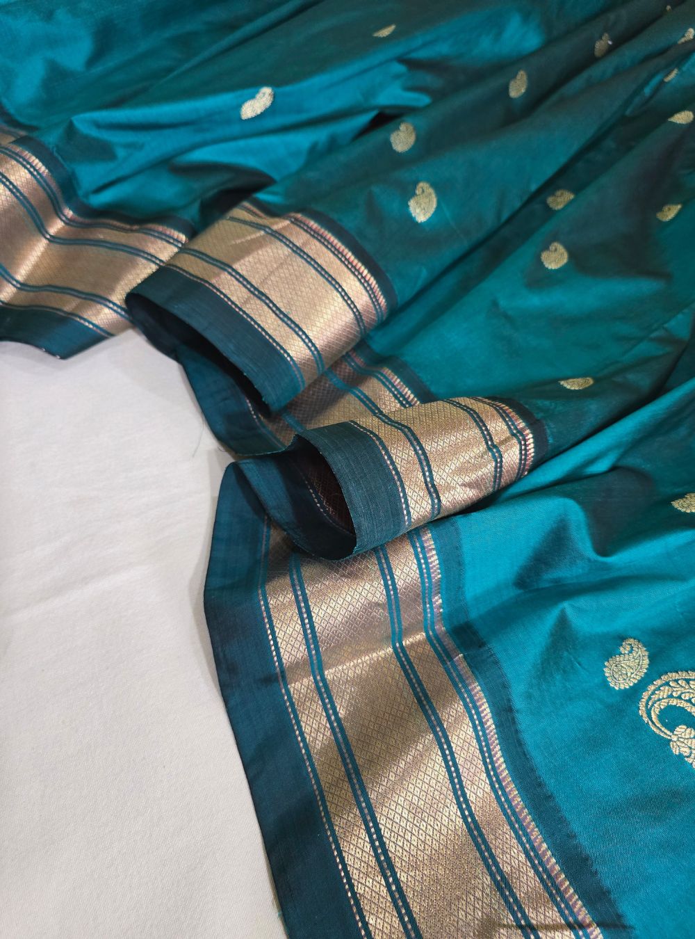 Deep Forest Green Golden Glow: The Exclusive Tissue Paithani