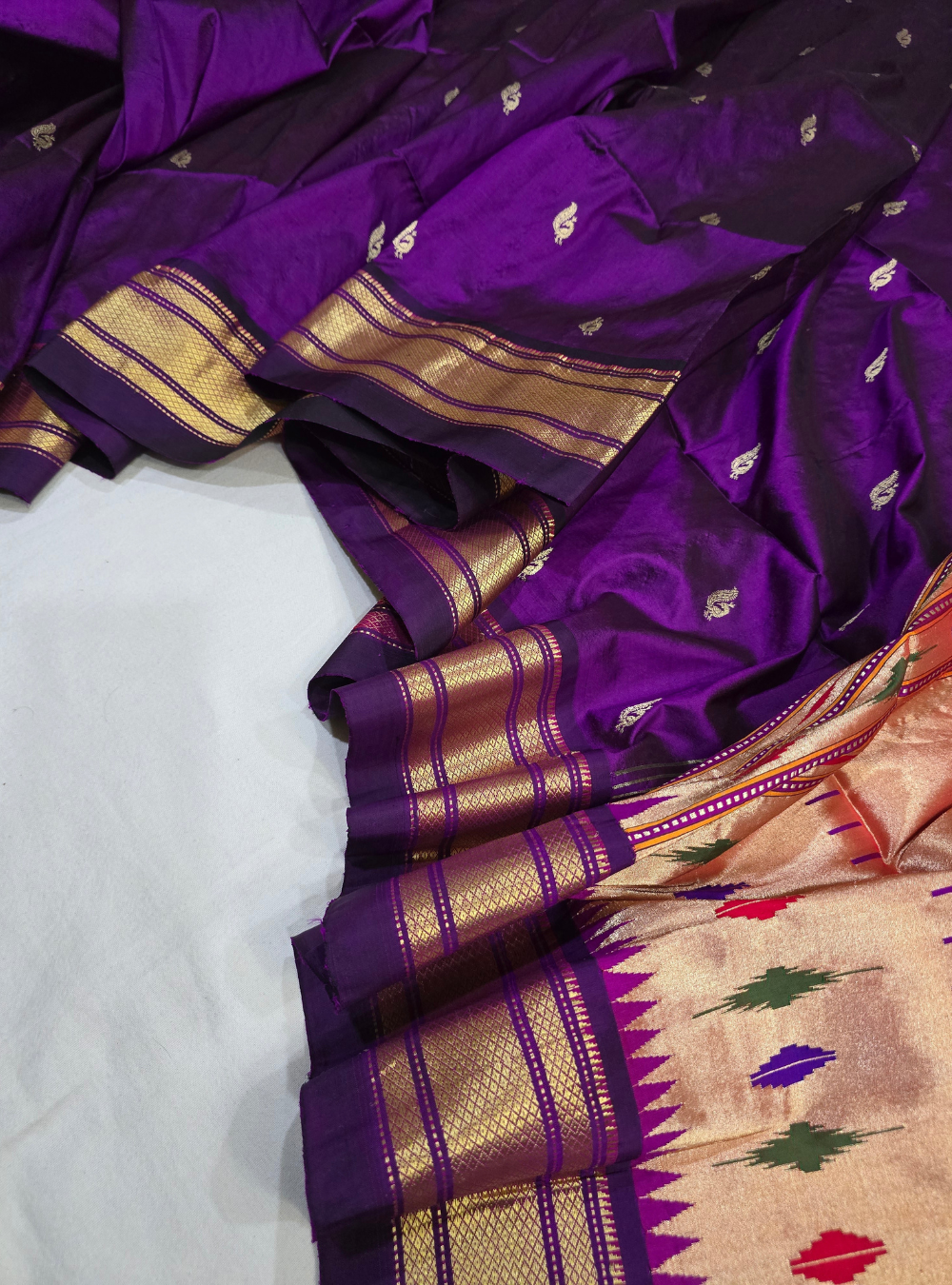 Graceful Legacy: The Refined Traditional Paithani - Baingani