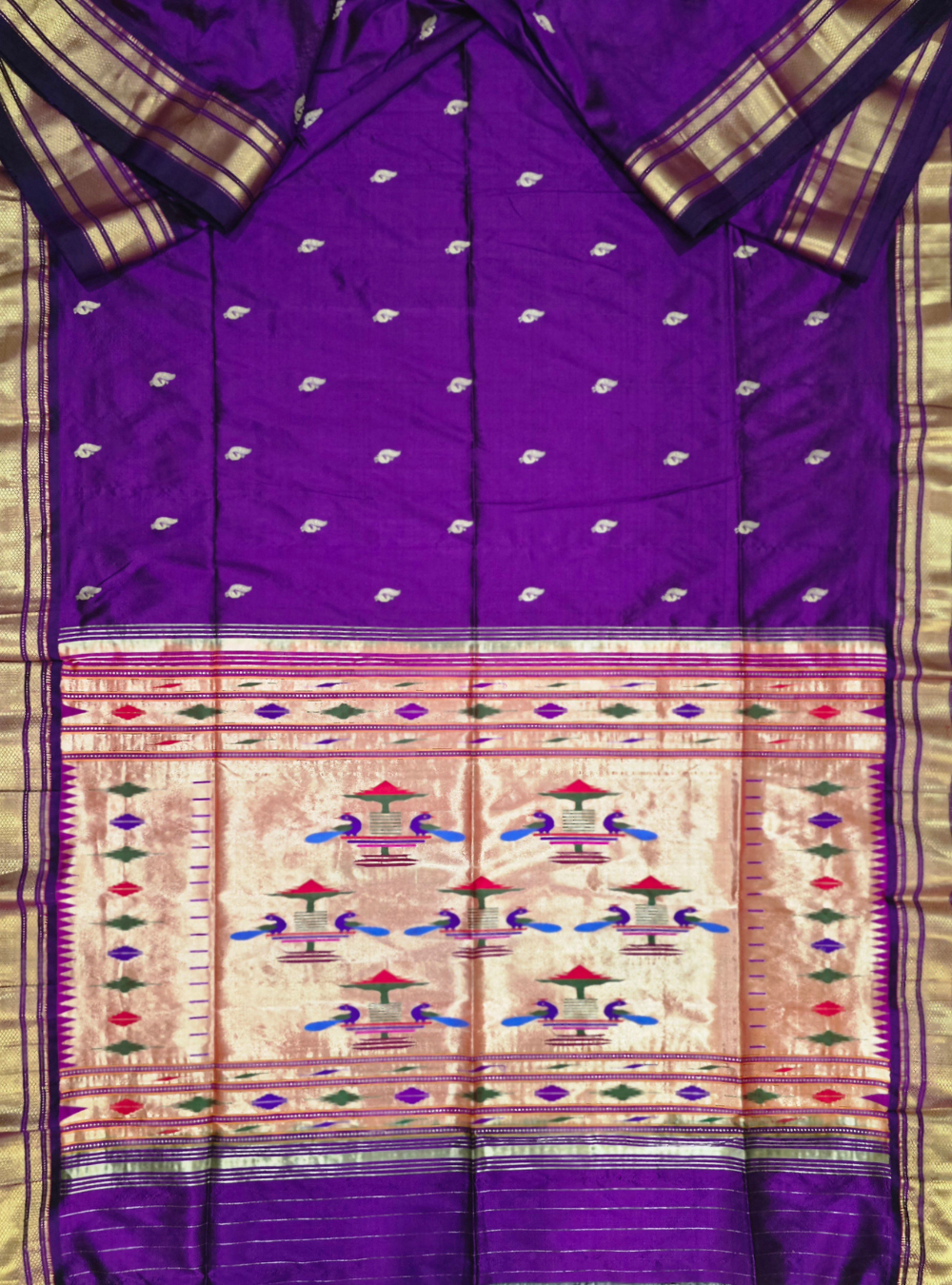 Graceful Legacy: The Refined Traditional Paithani - Baingani