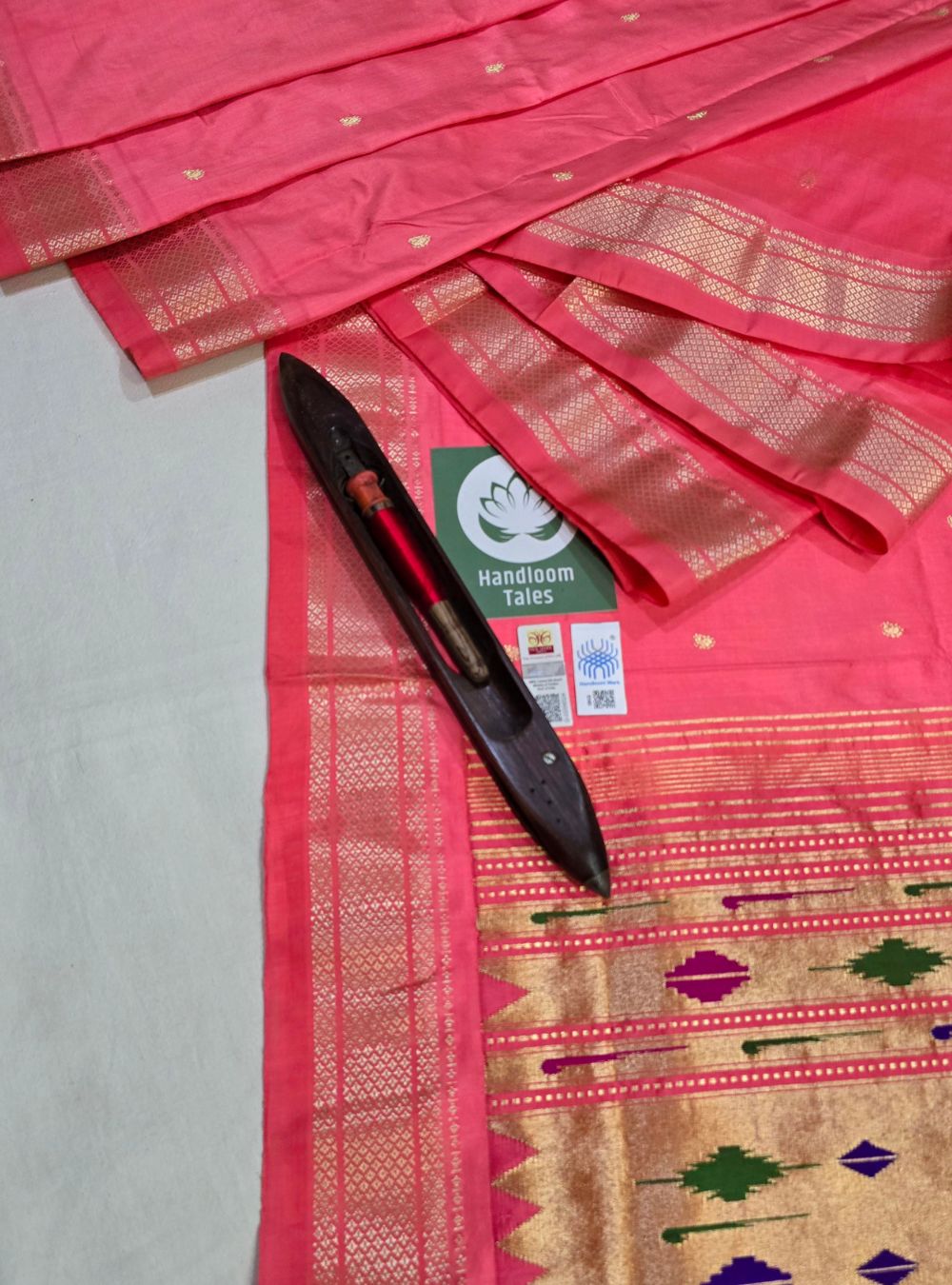 Light pink with Pink border- Mor Popat Elegance: Traditional Manchali Paithani