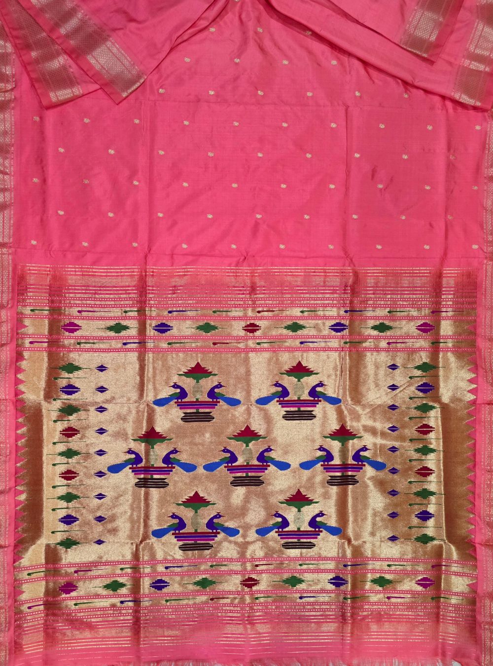 Light pink with Pink border- Mor Popat Elegance: Traditional Manchali Paithani